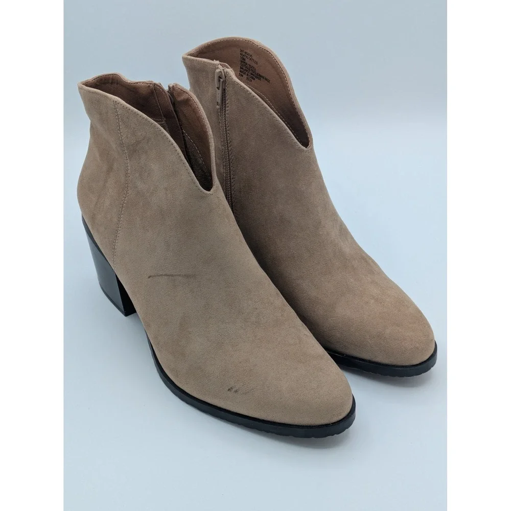 White Mountain Tattles Ankle Boots 10M Beige Boho Minimalist Workwear Capsule